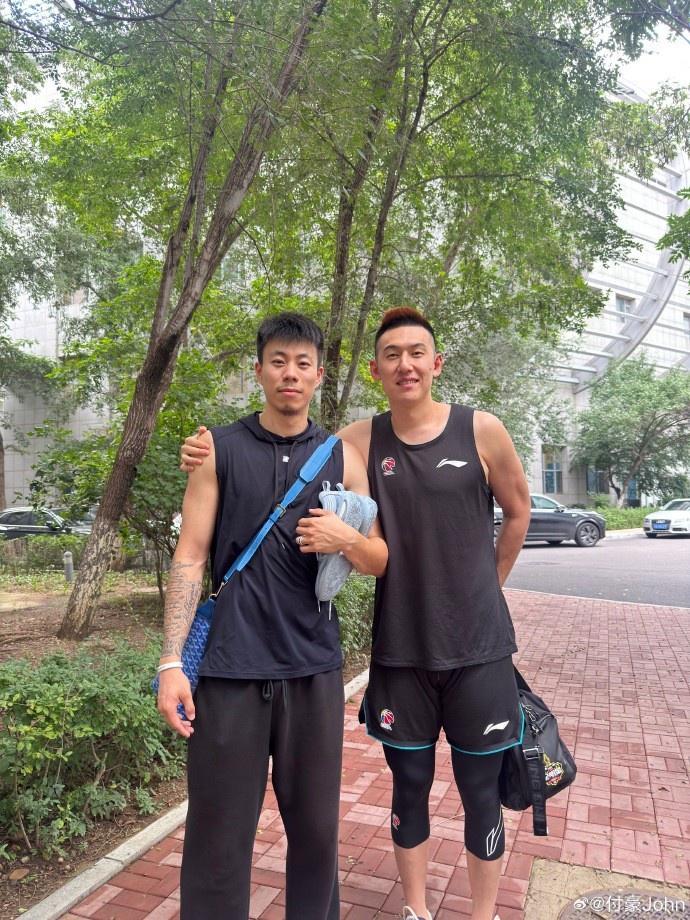 亚冠-付豪晒与张镇麟&amp;amp;刘雁宇等合照：人生总有很多分岔路口 祝开心顺利
