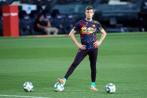 英超-记者：佩尼亚抵达埃尔切，租借交易将在未来几天内官宣