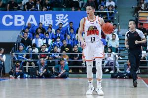 媒体人：吉林男篮正在和几支球队商讨交易姜宇星的顶薪独家签约权