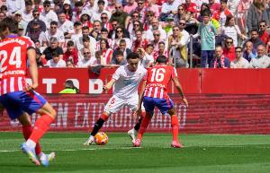 英超-西媒：塞维利亚边锋巴尔加斯腿筋受伤，预计伤缺4-6周&amp;赛季报销