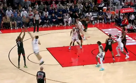 中超-申京助攻杜兰特三分命中，火箭领先灰熊到11分分差